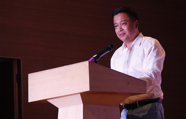 任慧平为汇报演出致致辞