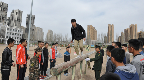 体验武警日常训练