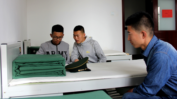 参观学习武警内务