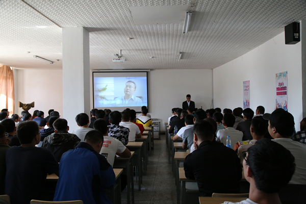 中国二十冶在beat365官网召开专场招聘会